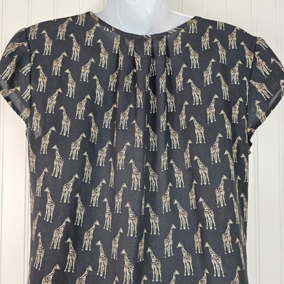 H&M Conscious Blouse Women's Size 2‎ Gray Giraffe Print V-Neck Cap Sleeve Zoo - Picture 5 of 13